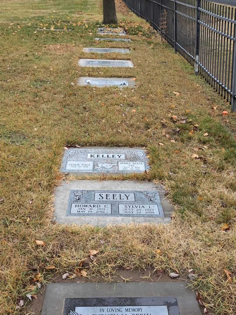 Sylvia L. Seely's grave. Photo 2