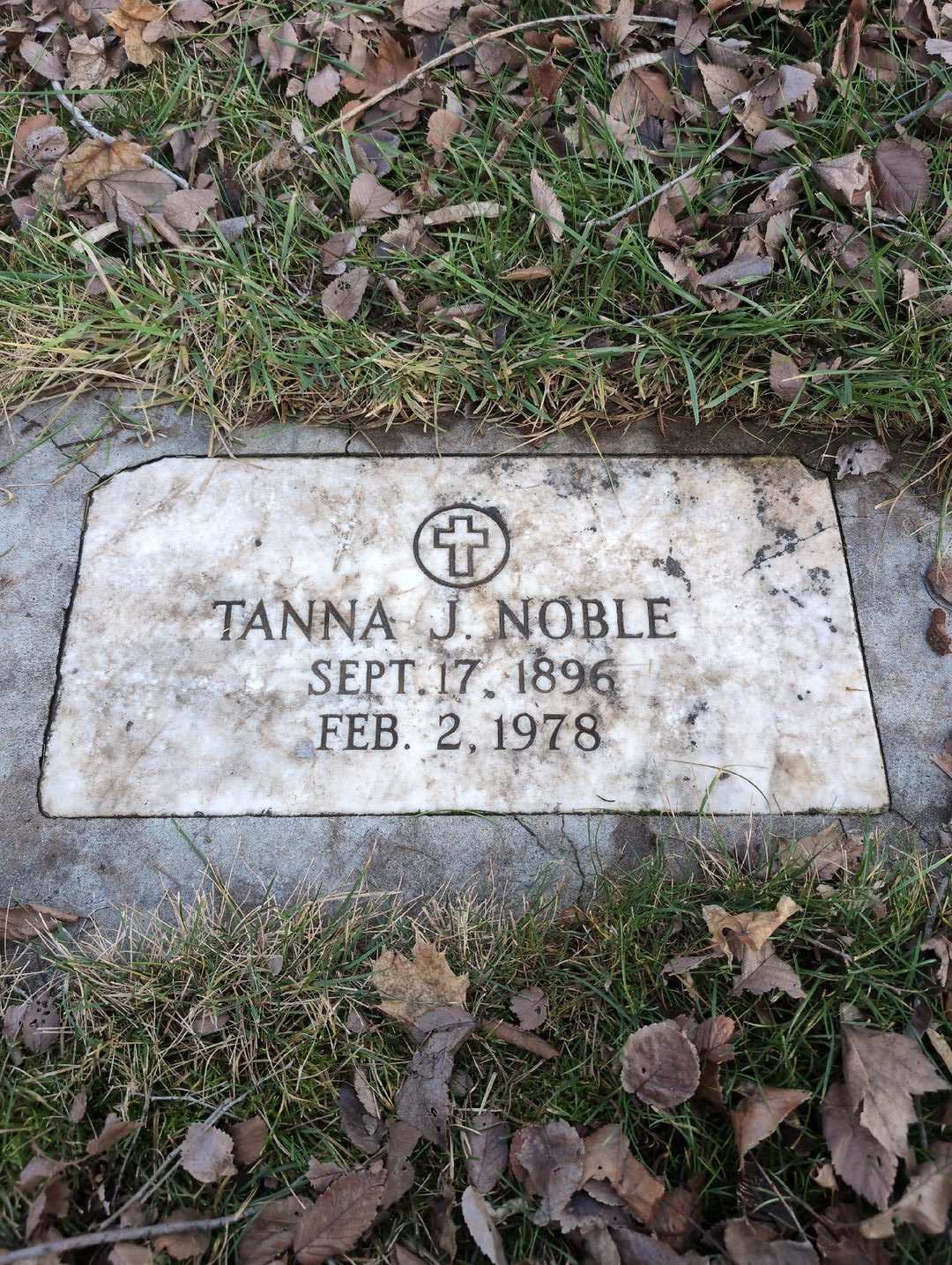 Tanna J. Noble's grave. Photo 3