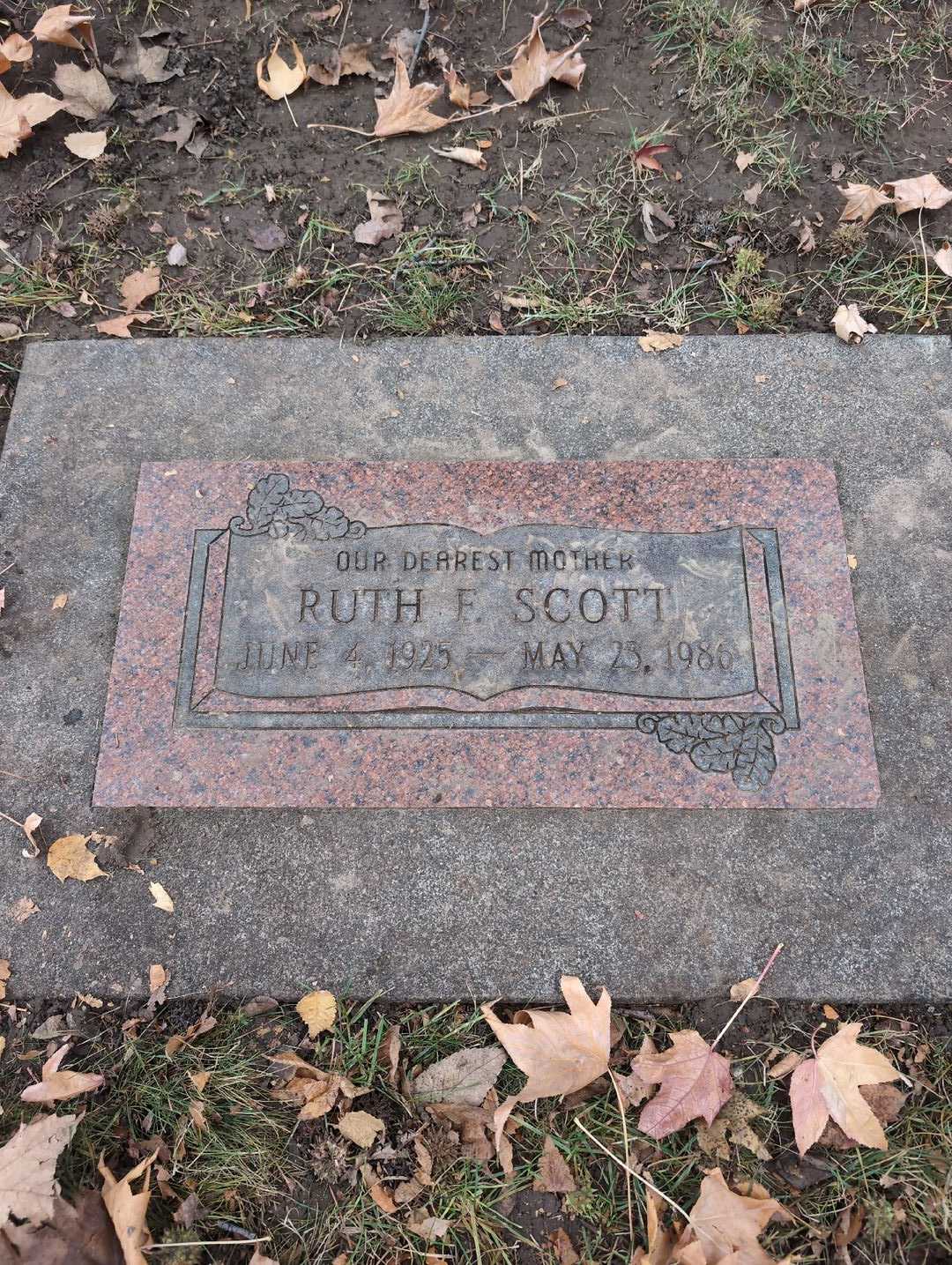 Ruth F. Scott's grave. Photo 3