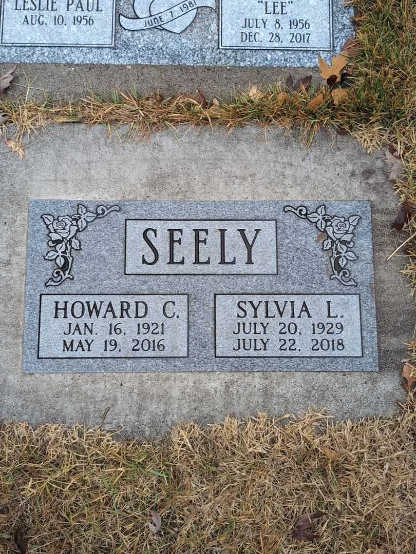 Sylvia L. Seely's grave. Photo 3