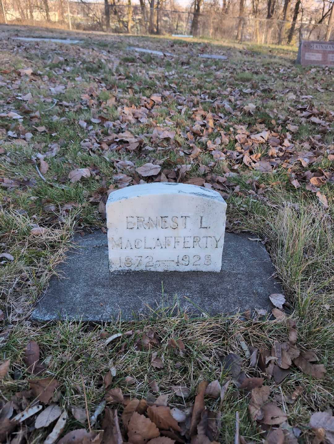 Ernest Lee MacLafferty's grave. Photo 1