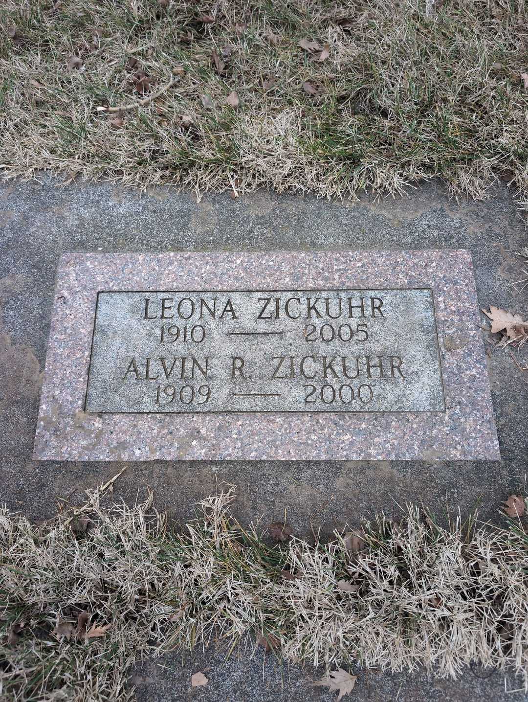 Leona Zickuhr's grave. Photo 5