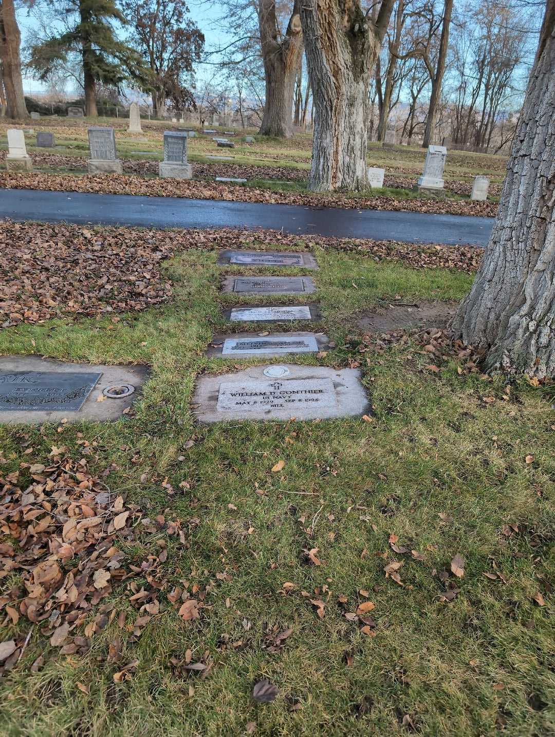 William Dean "Bill" Gonthier's grave. Photo 2