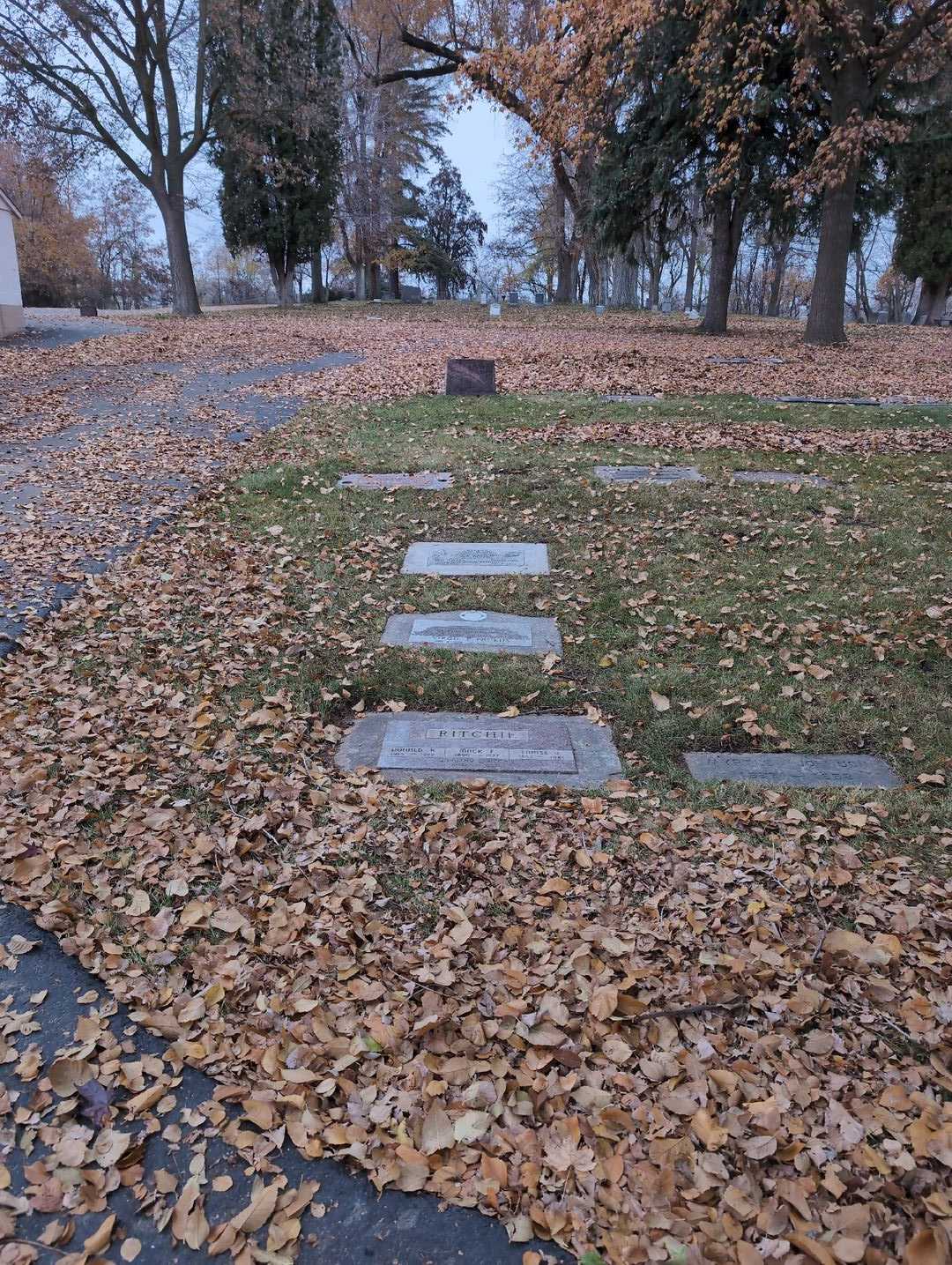 Dorothy J. Ritchie's grave. Photo 2