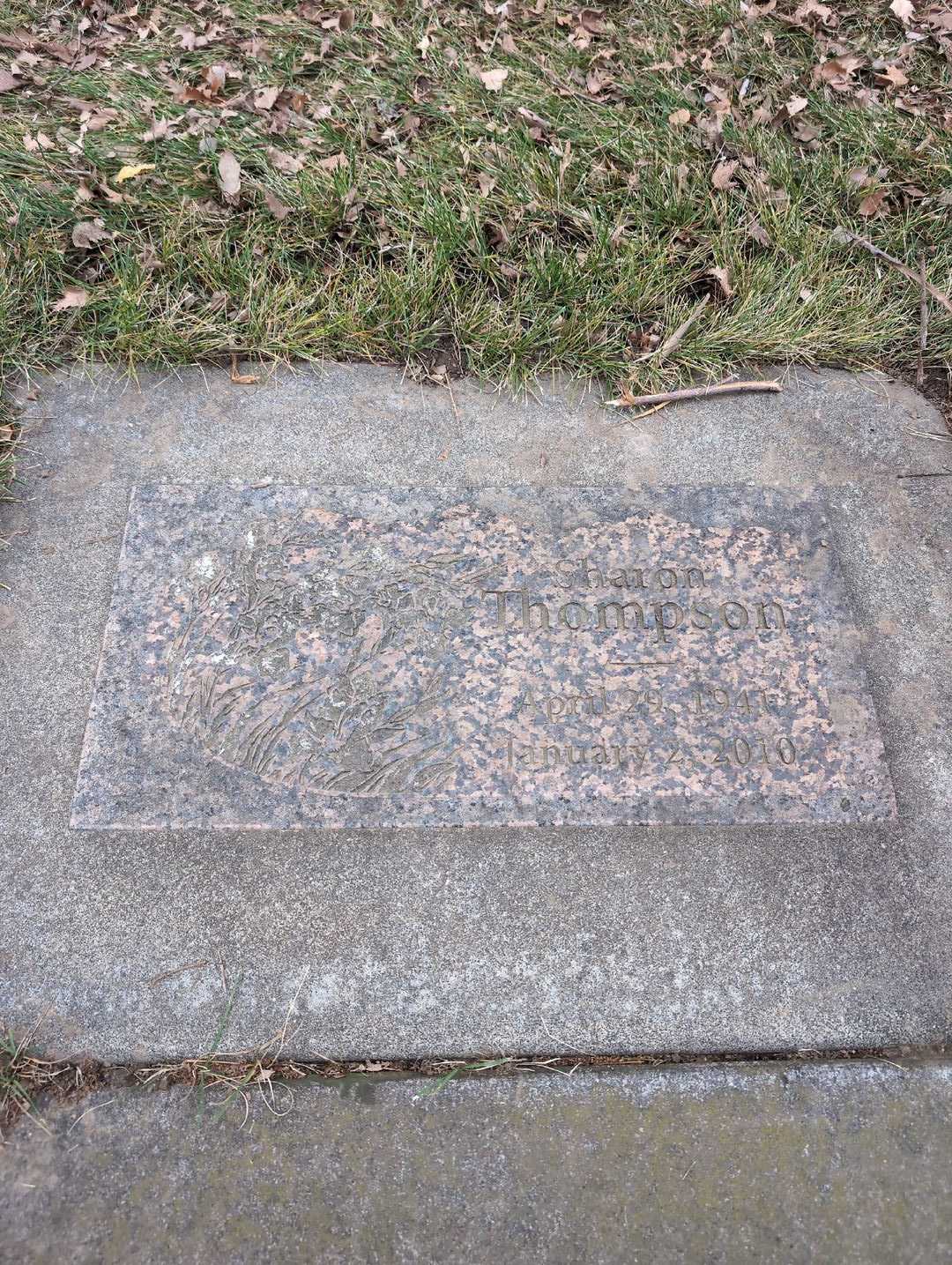 Sharon Thompson's grave. Photo 4