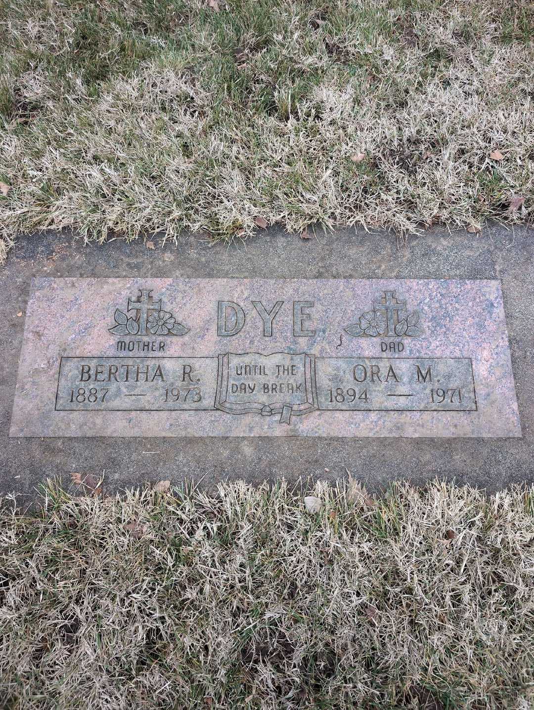Ora M. Dye's grave. Photo 3