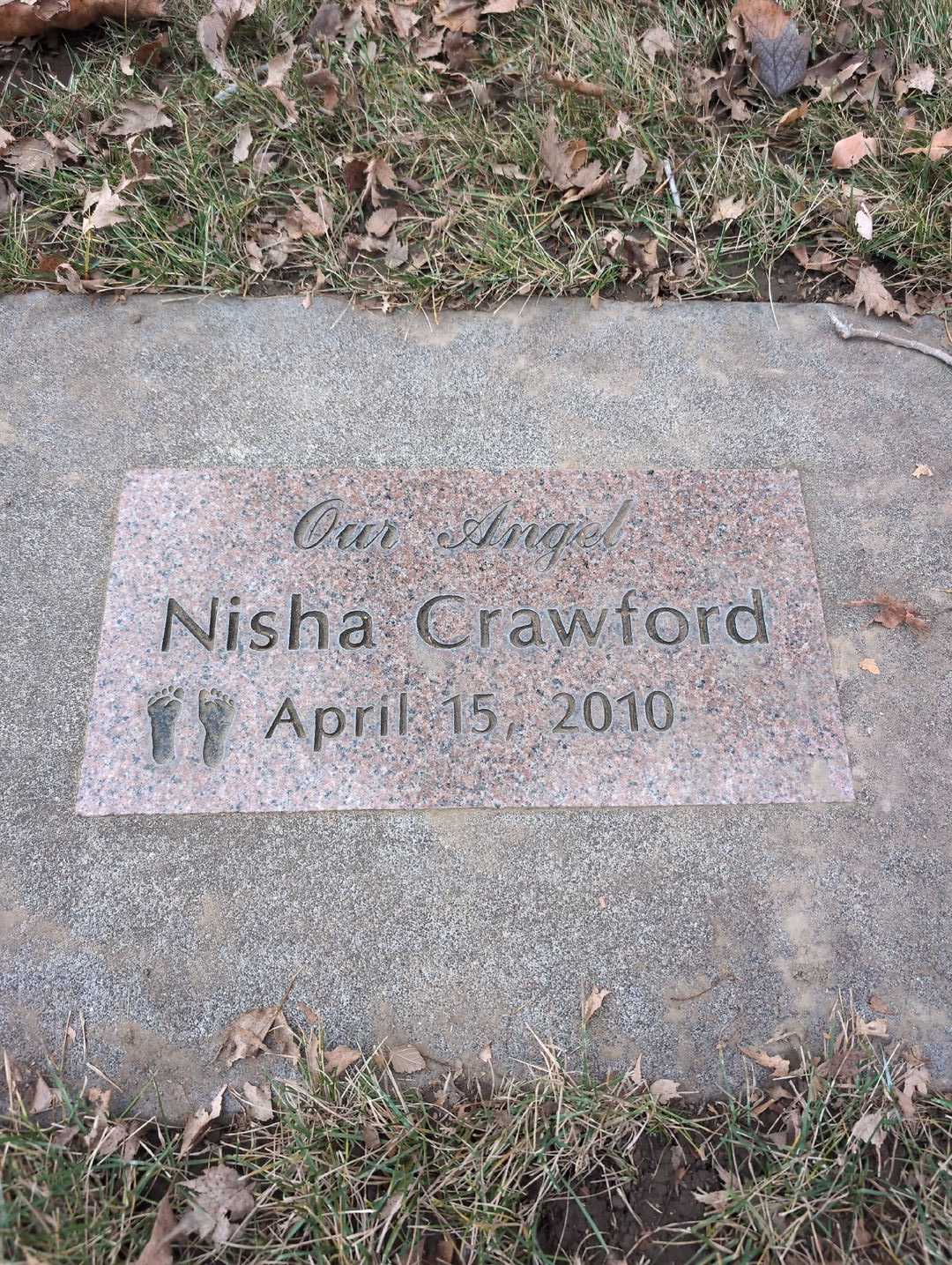 Nisha Crawford's grave. Photo 3