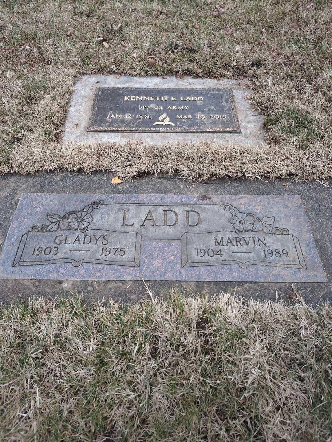 Laura Gladys Ladd's grave. Photo 3