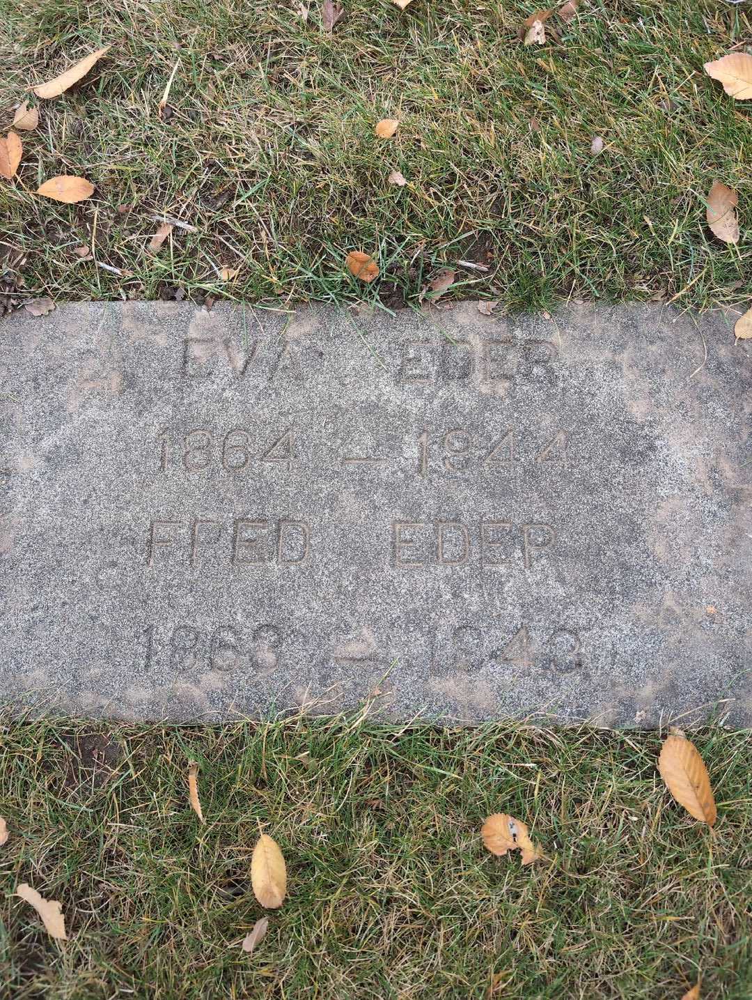 Eva Eder's grave. Photo 3