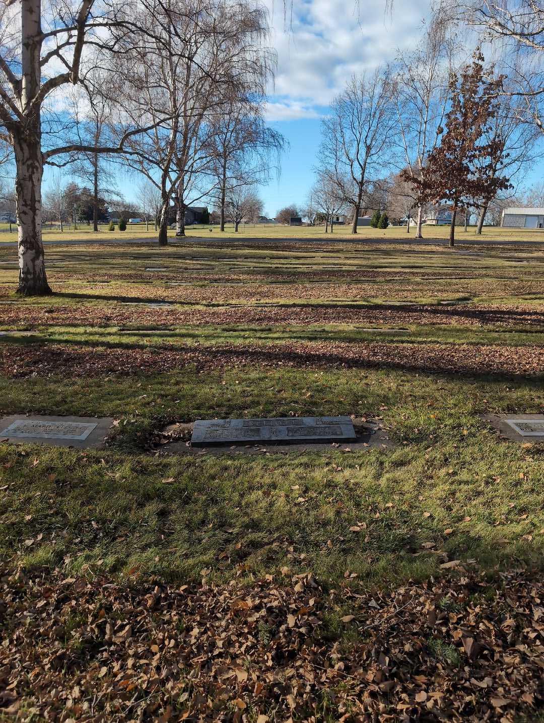 Mary Esther Elliottt's grave. Photo 2