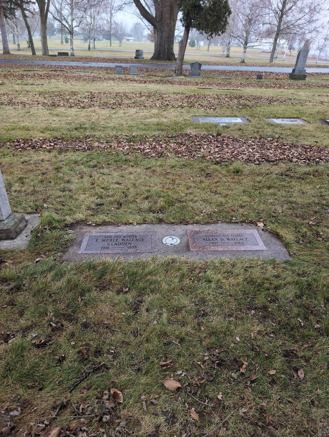 E. Merle Wallace Gladden's grave. Photo 2