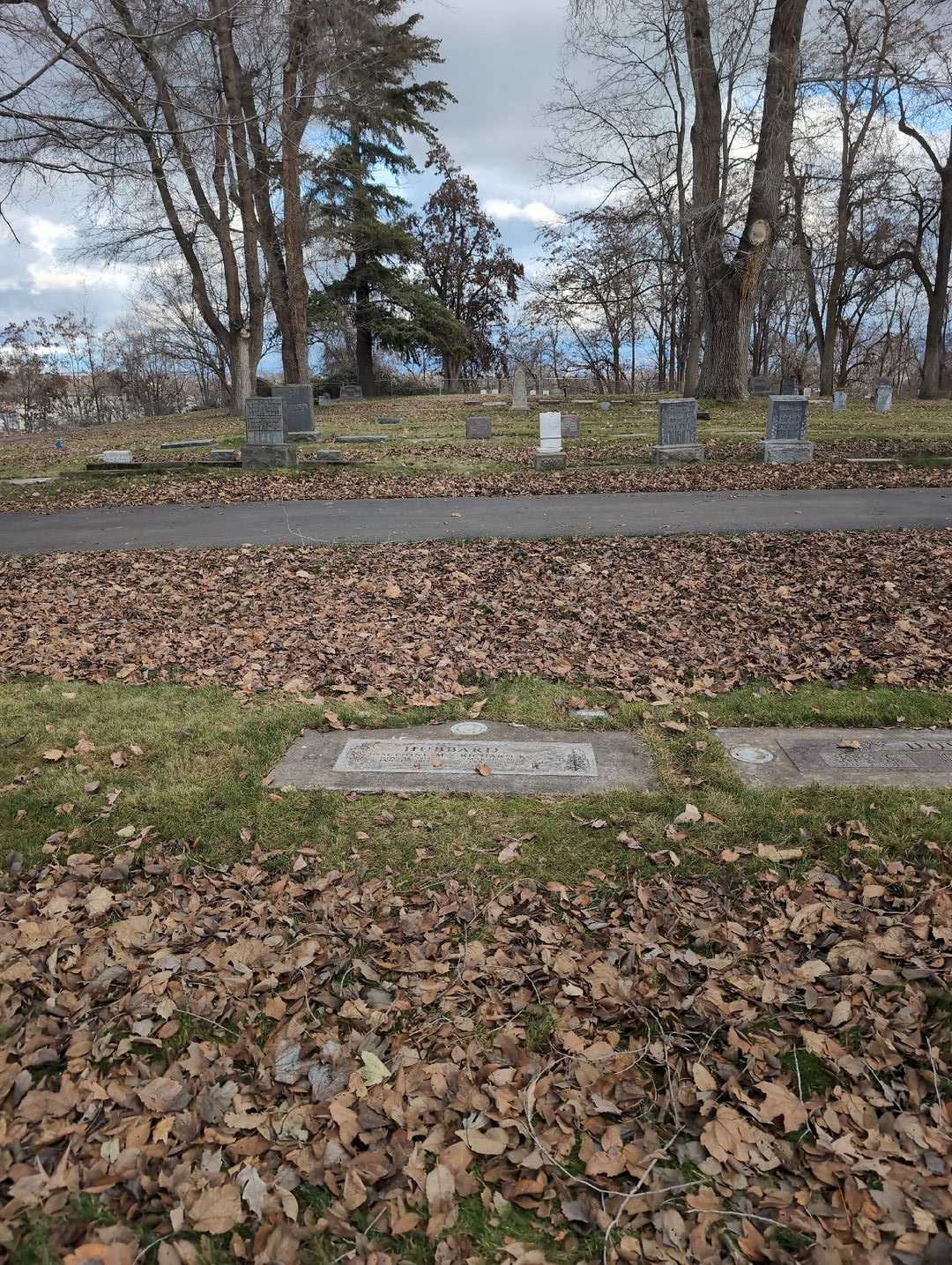 Rick A. Hubbard's grave. Photo 4