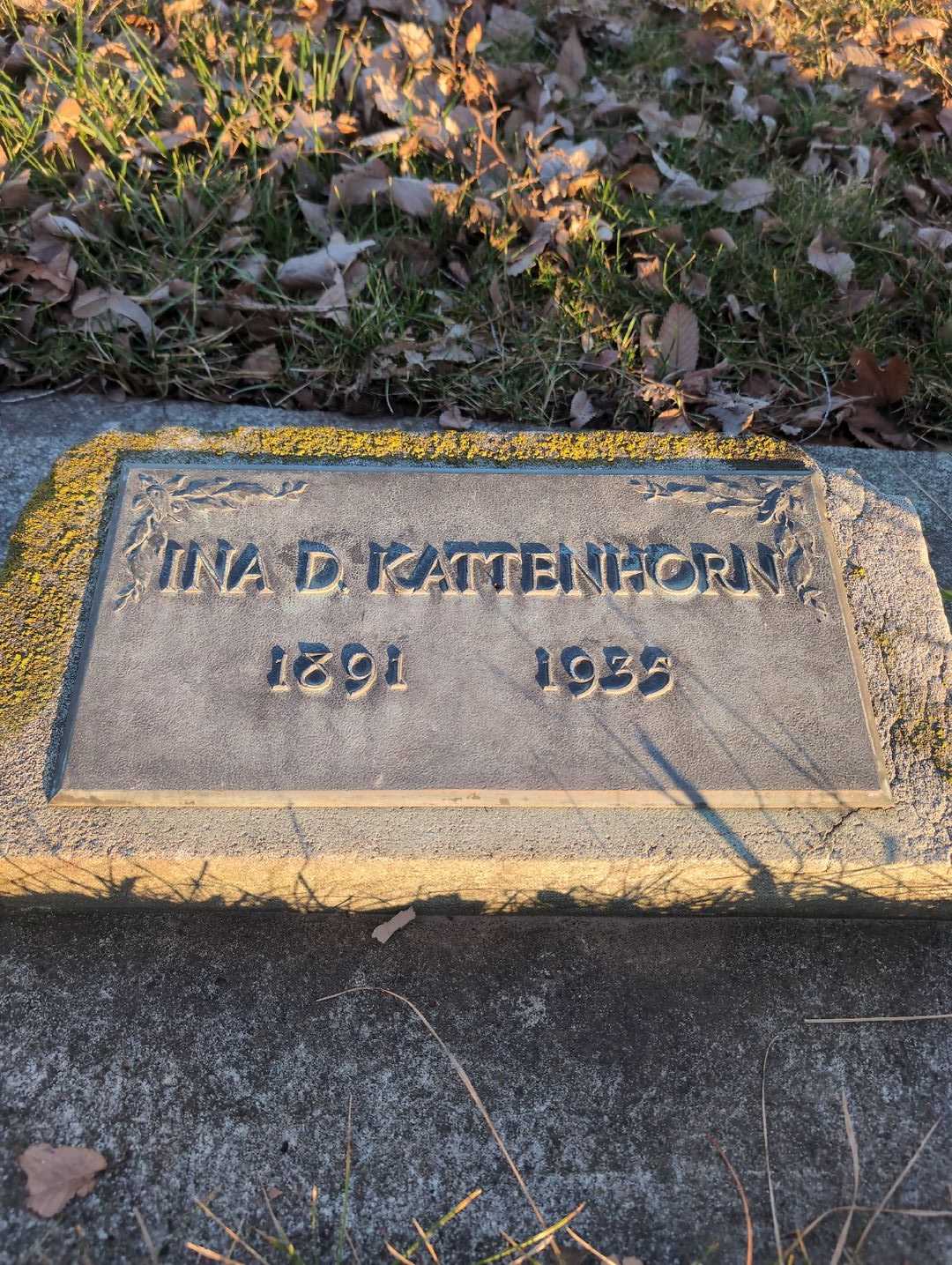 Ina D. Kattenhorn's grave. Photo 3