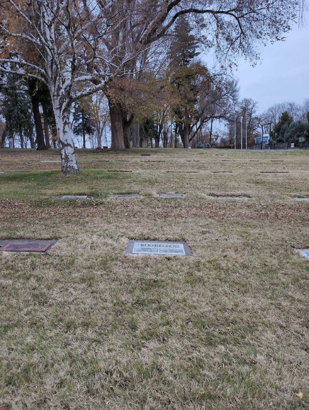 Hazel Wentland Berthelsen's grave. Photo 2
