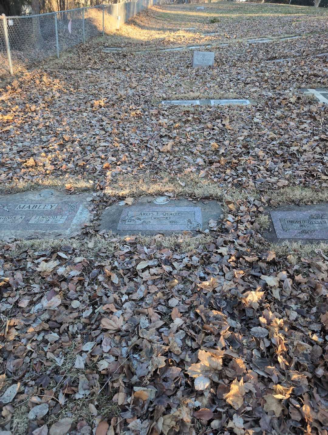 Arlys L. Walter Qualley's grave. Photo 2