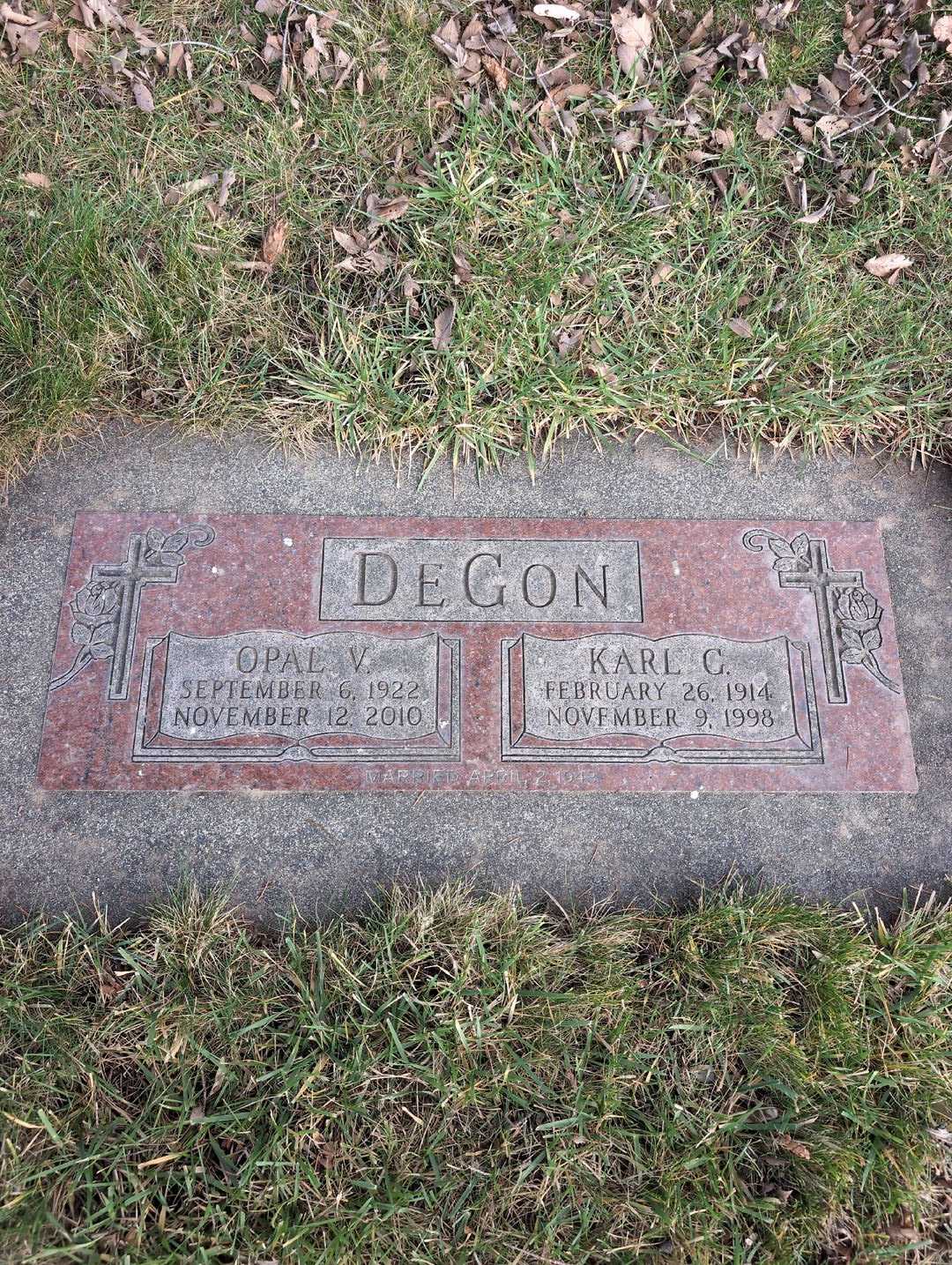Opal V. DeGon's grave. Photo 3