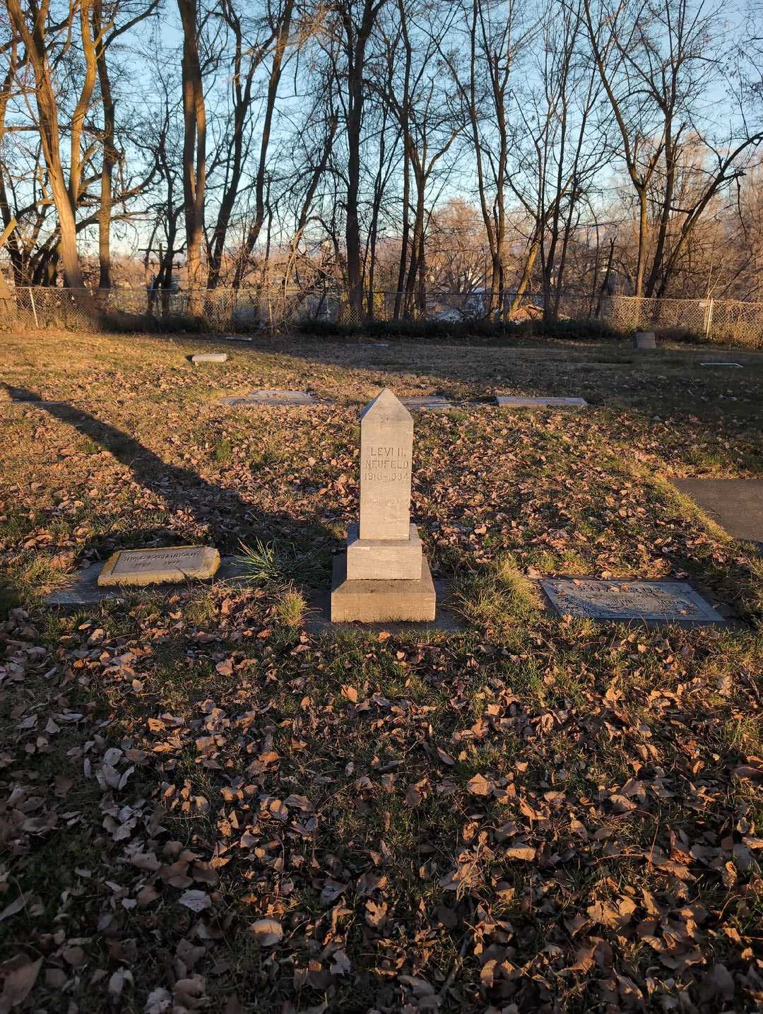 Levi H. Neufeld's grave. Photo 2