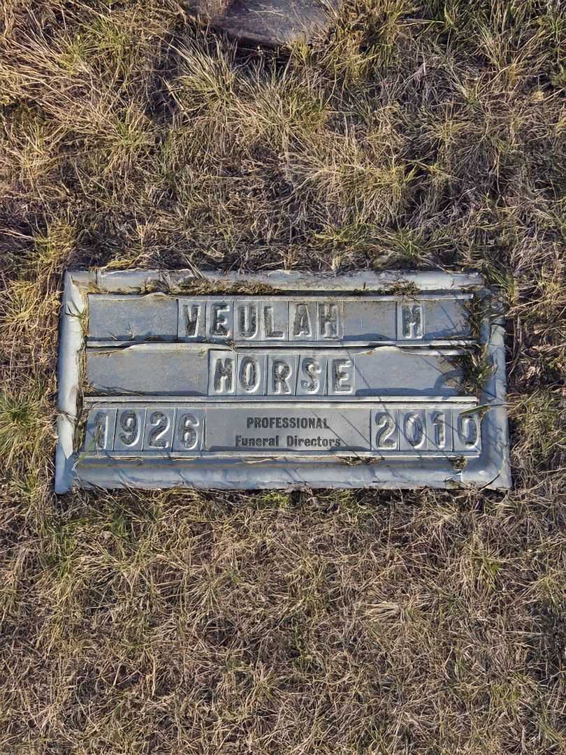 Beulah Janke's grave. Photo 5