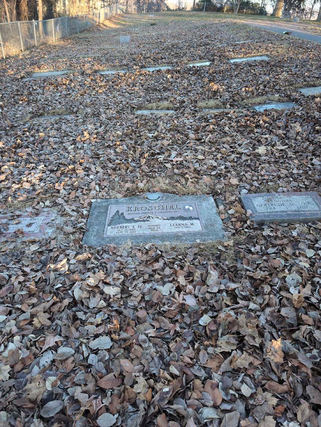 Herbert E. Kroschel Junior's grave. Photo 2