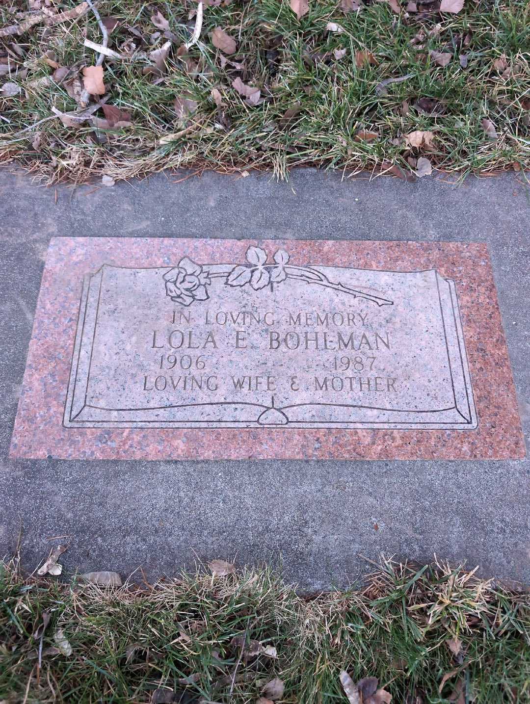 Lola E. Bohlman's grave. Photo 3