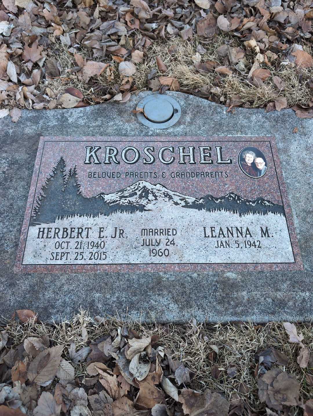 Herbert E. Kroschel Junior's grave. Photo 3
