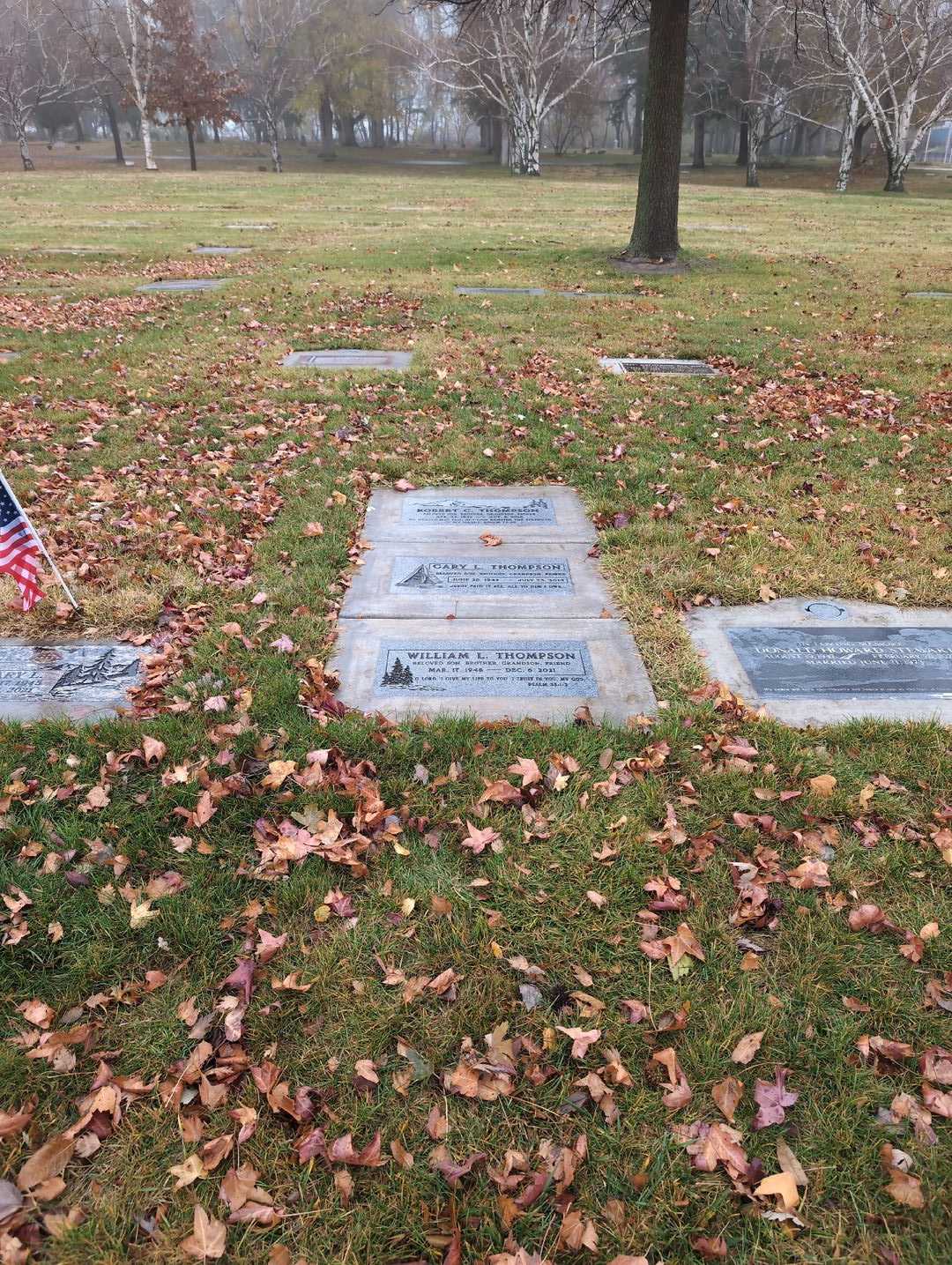 William L. Thompson's grave. Photo 2