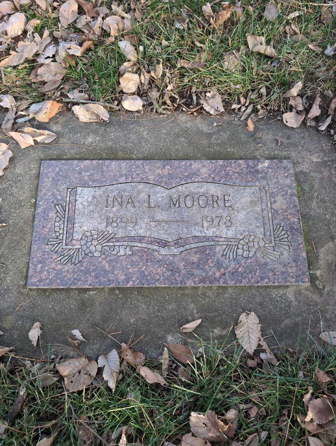 Ina L. Moore's grave. Photo 3