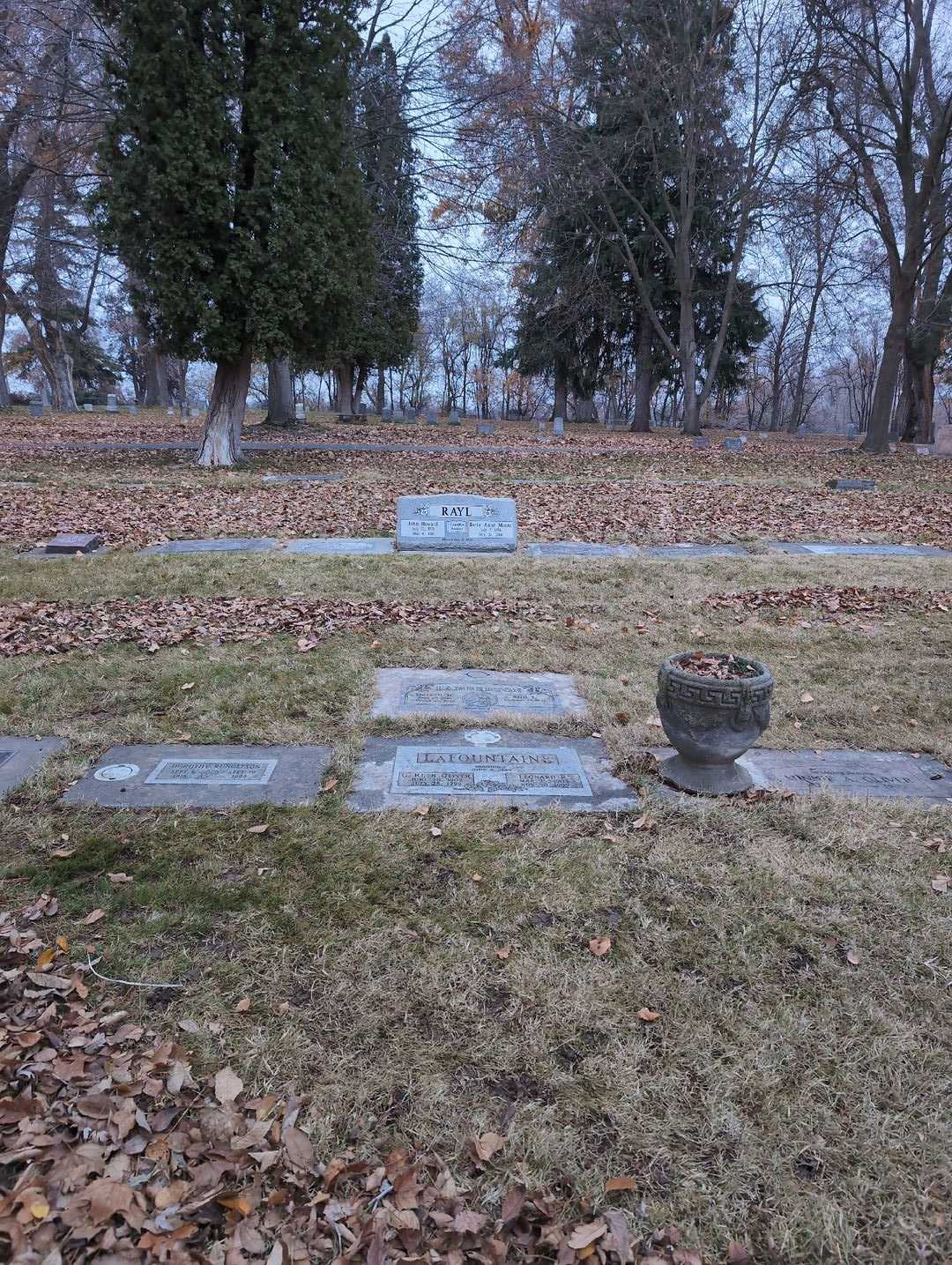 Darrell R. Lamberton's grave. Photo 4