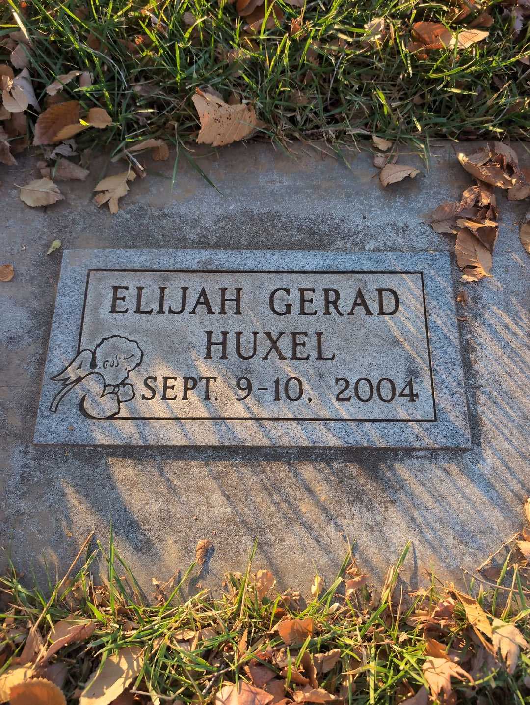Elijah Gerad Huxel's grave. Photo 3