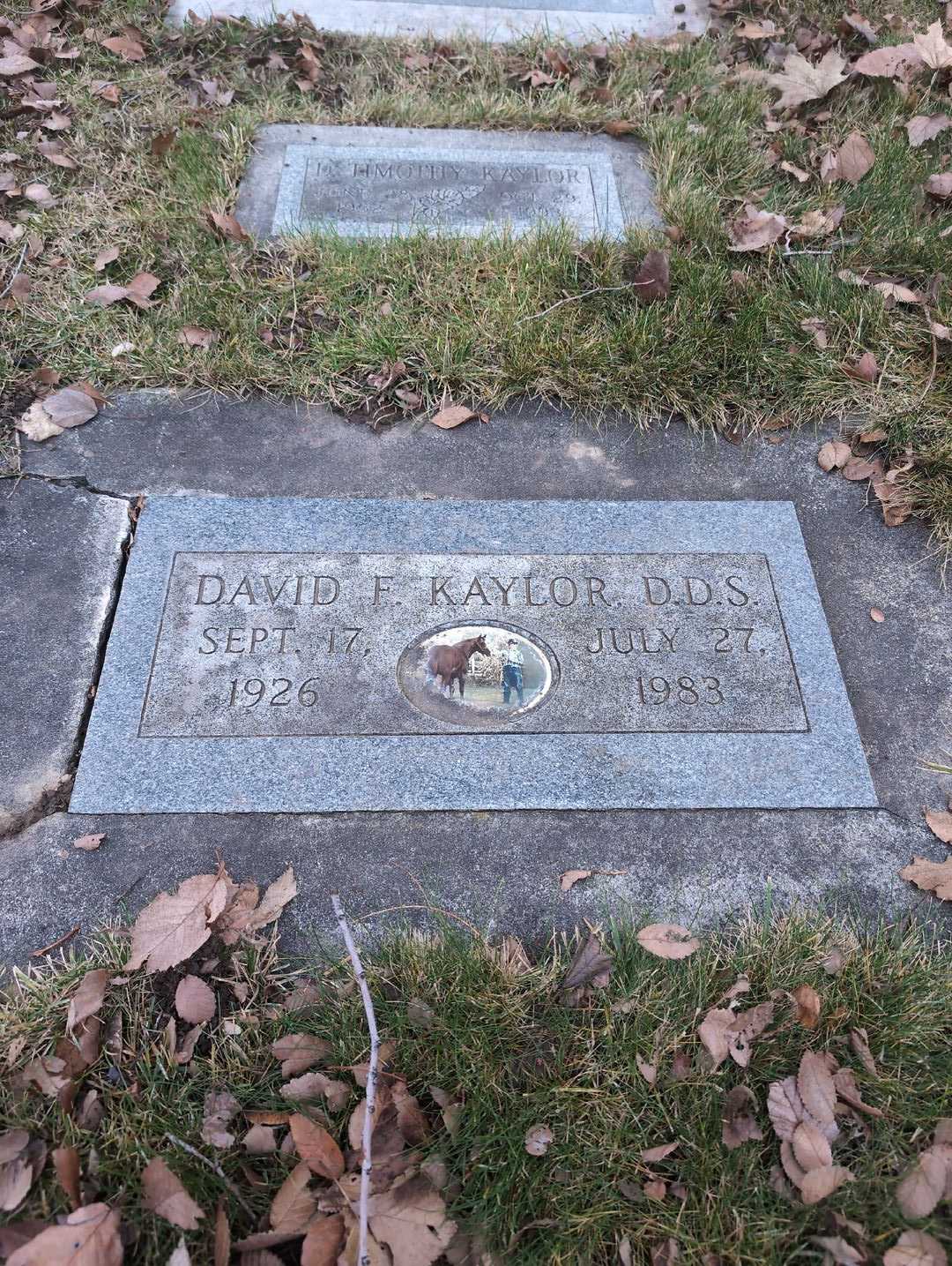 David F. Kaylor D. D. S.'s grave. Photo 3