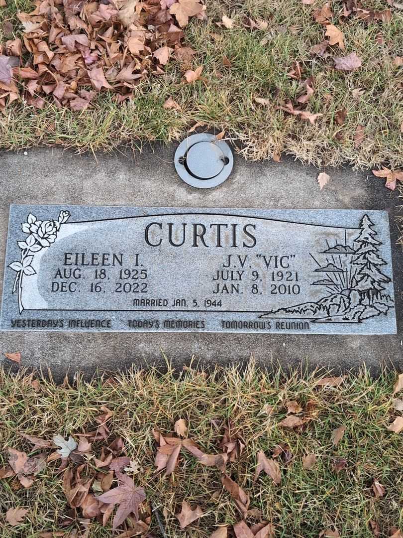 James V. "Vic" Curtis's grave. Photo 3