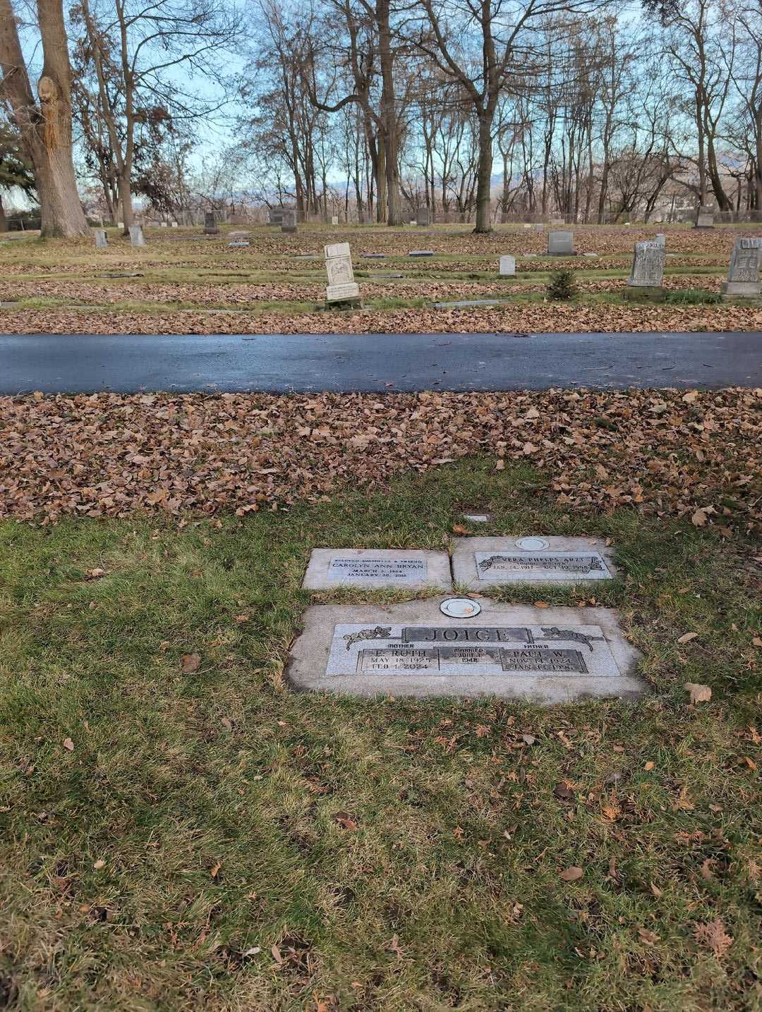 Vera Phelps Artz's grave. Photo 2