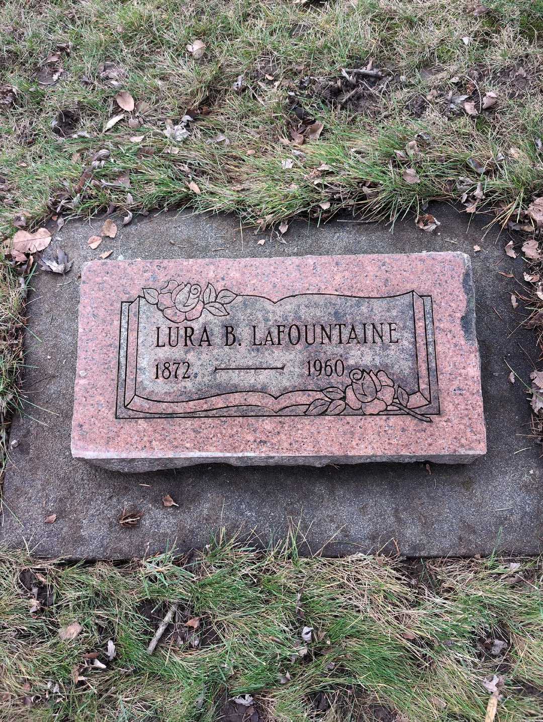 Lura B. LaFountaine's grave. Photo 3