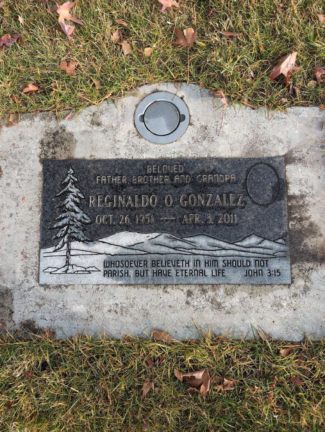 Reginaldo O. Gonzalez's grave. Photo 3