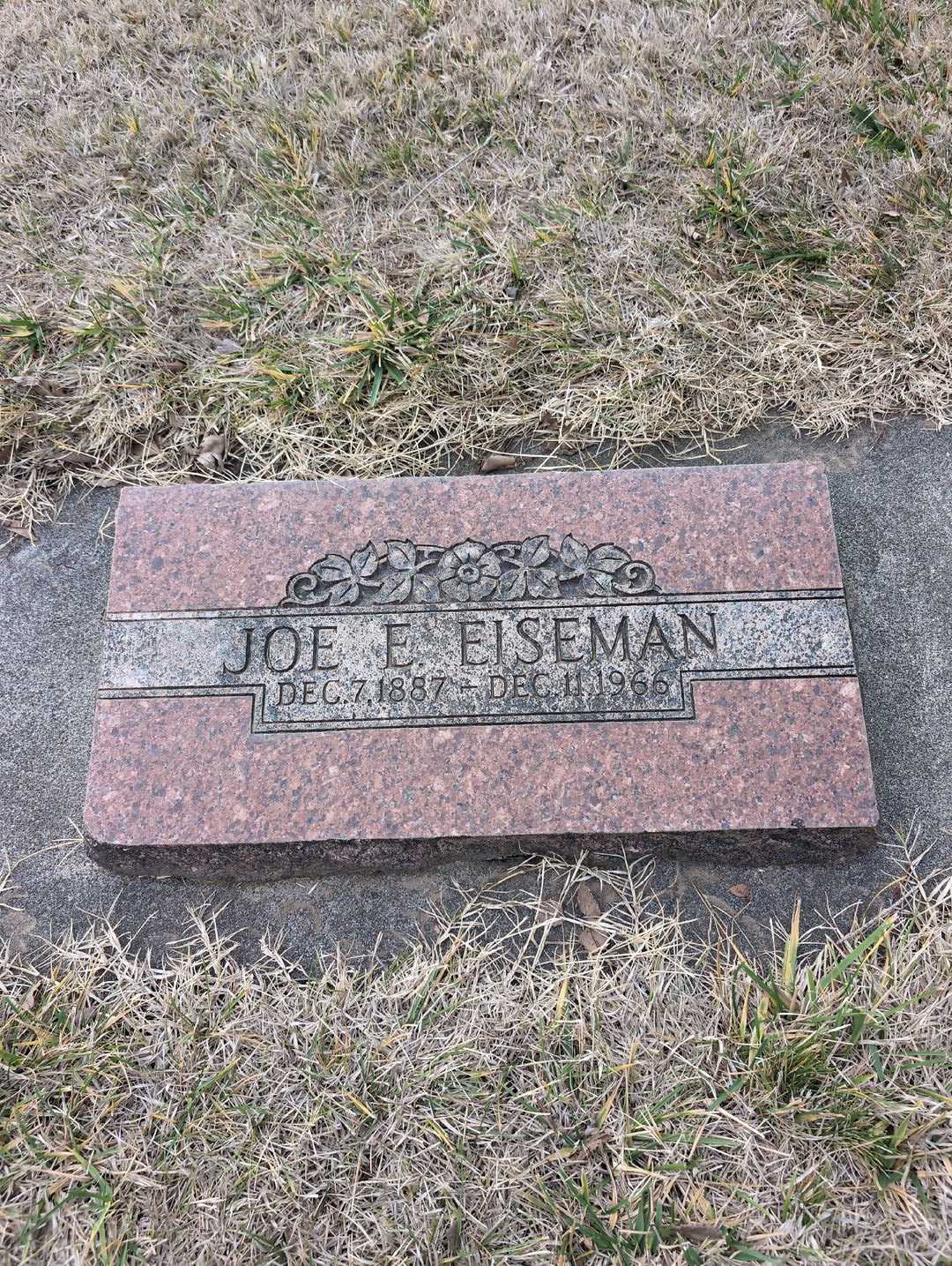 Joe E. Eiseman's grave. Photo 3