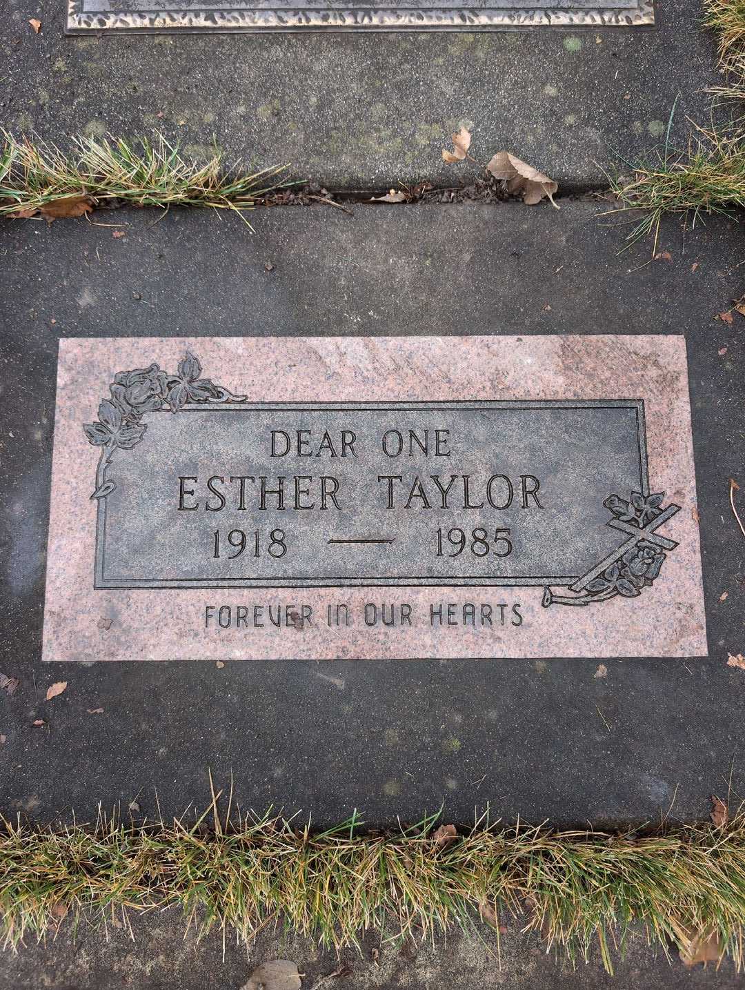 Esther Taylor's grave. Photo 8