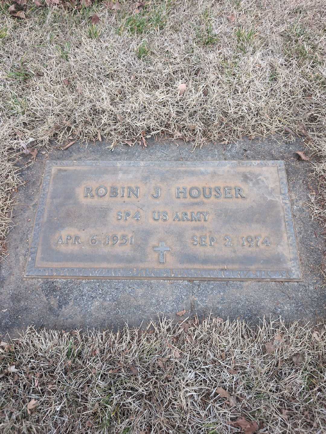 Robin J. Houser's grave. Photo 3