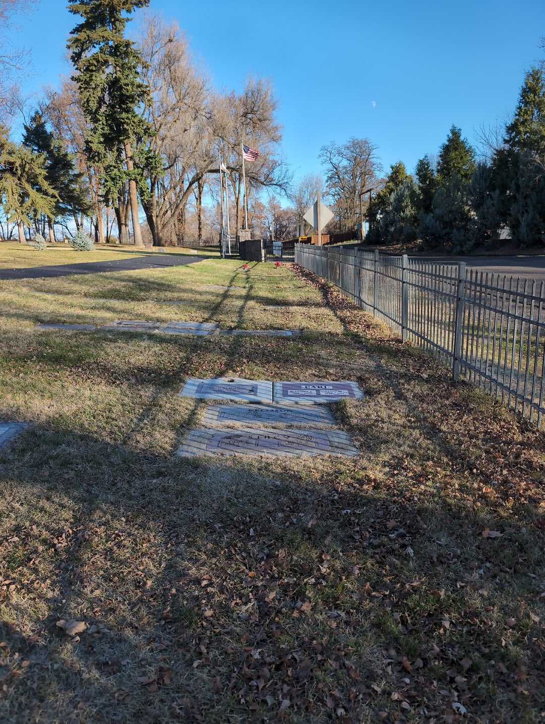 Chris L. Holman's grave. Photo 4