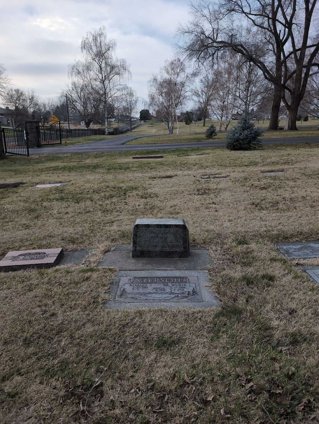 Barbara J. Unterseher's grave. Photo 2