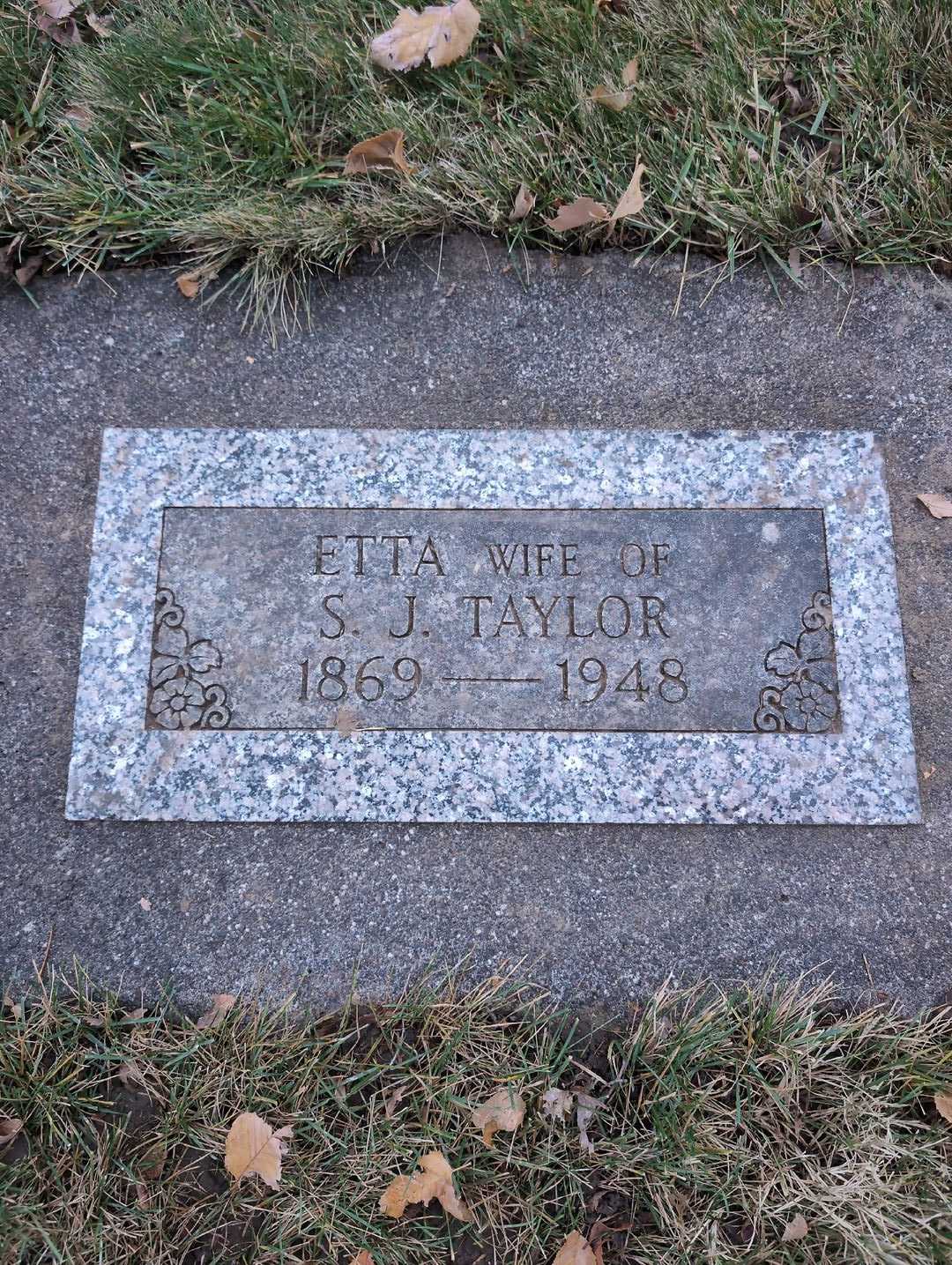 Etta Taylor's grave. Photo 3