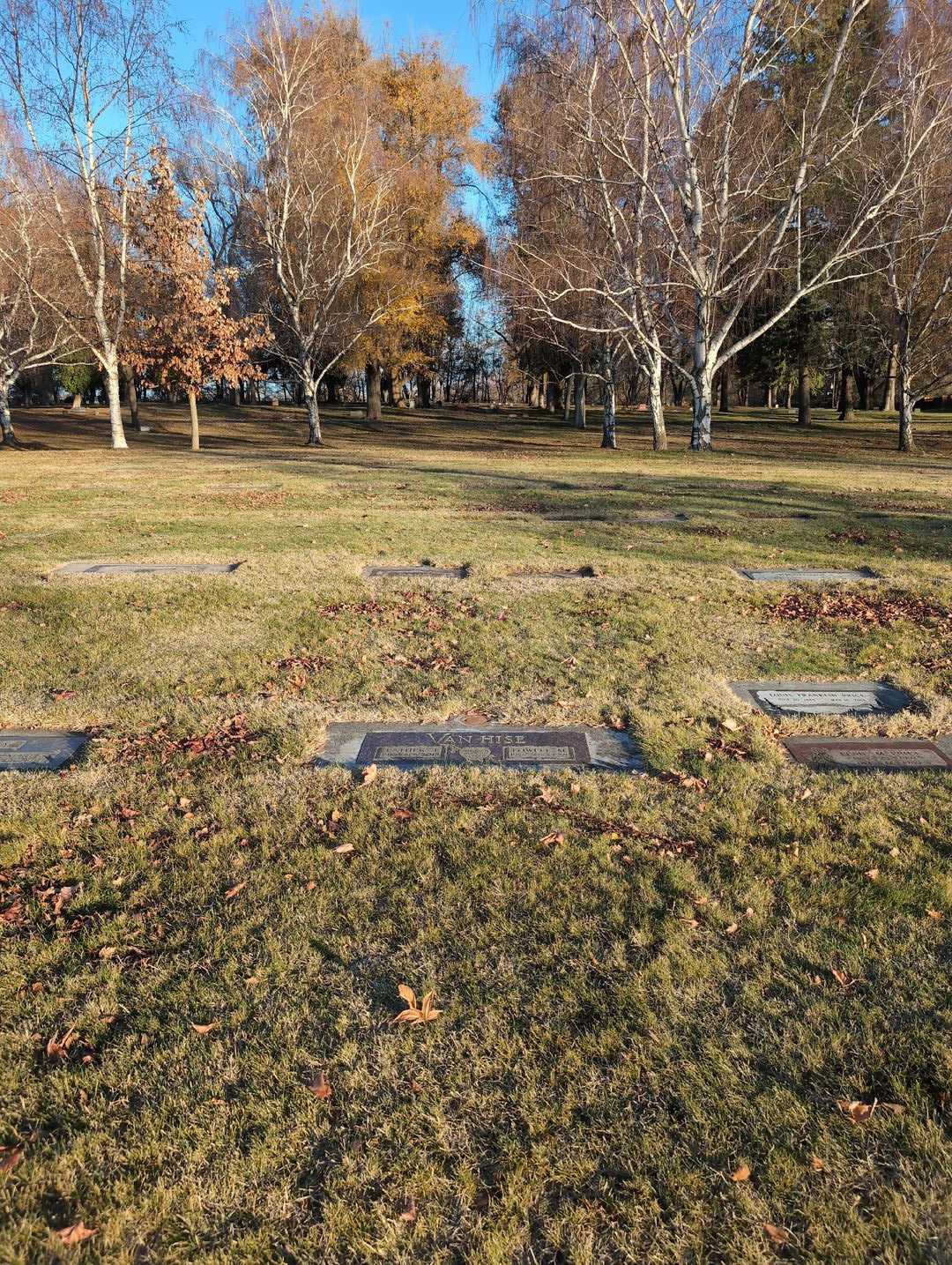 Lowell M. Van Hise's grave. Photo 2