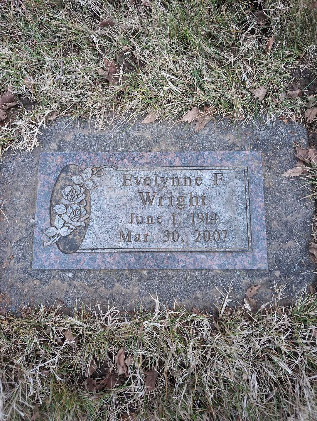 Evelynne F. Wright's grave. Photo 3