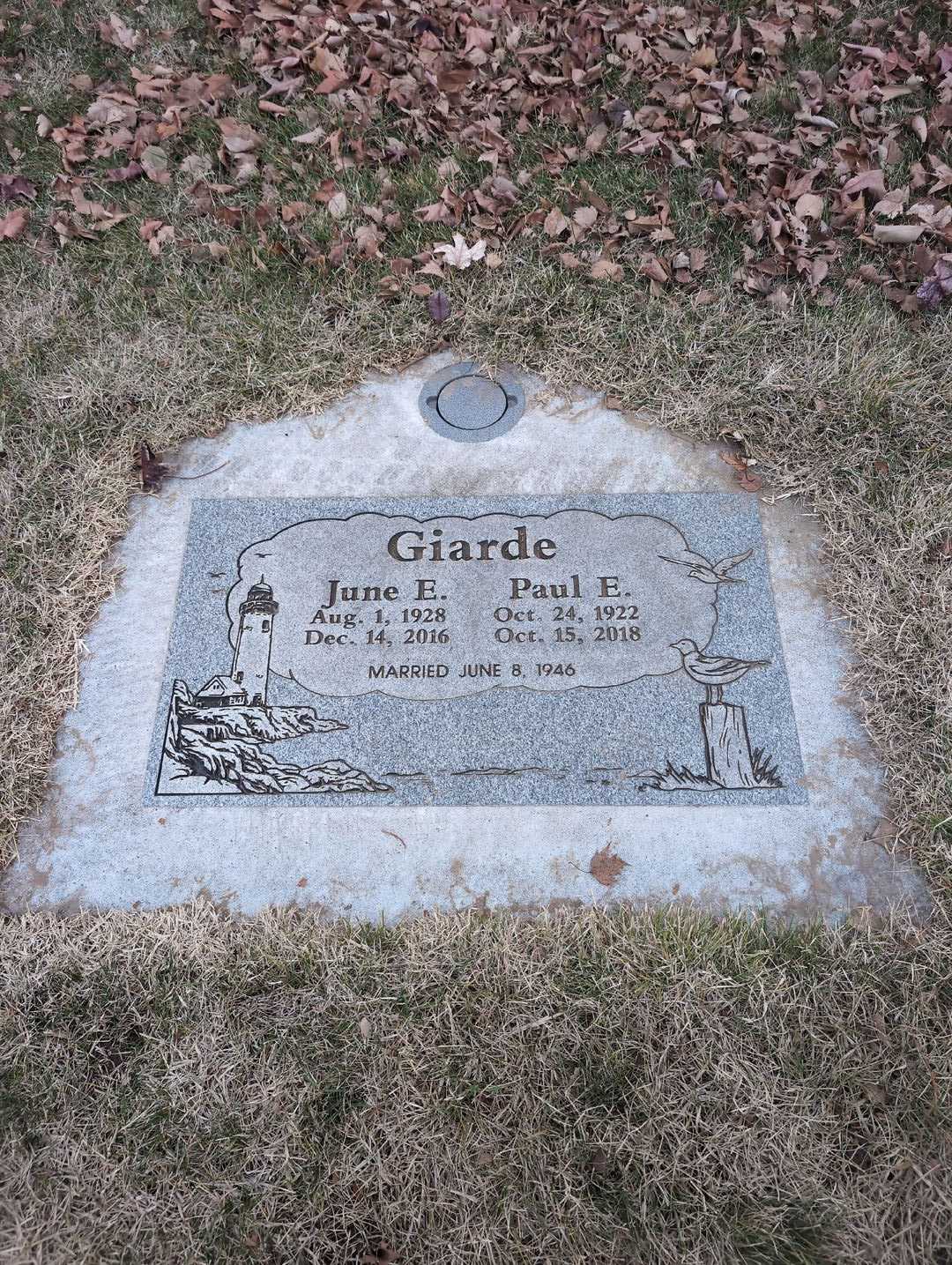 Paul E. Giarde's grave. Photo 3