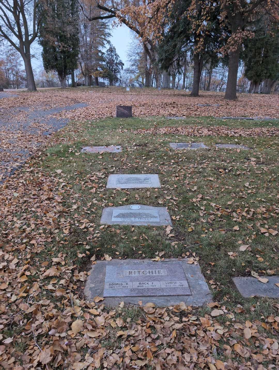 Dorothy J. Ritchie's grave. Photo 3