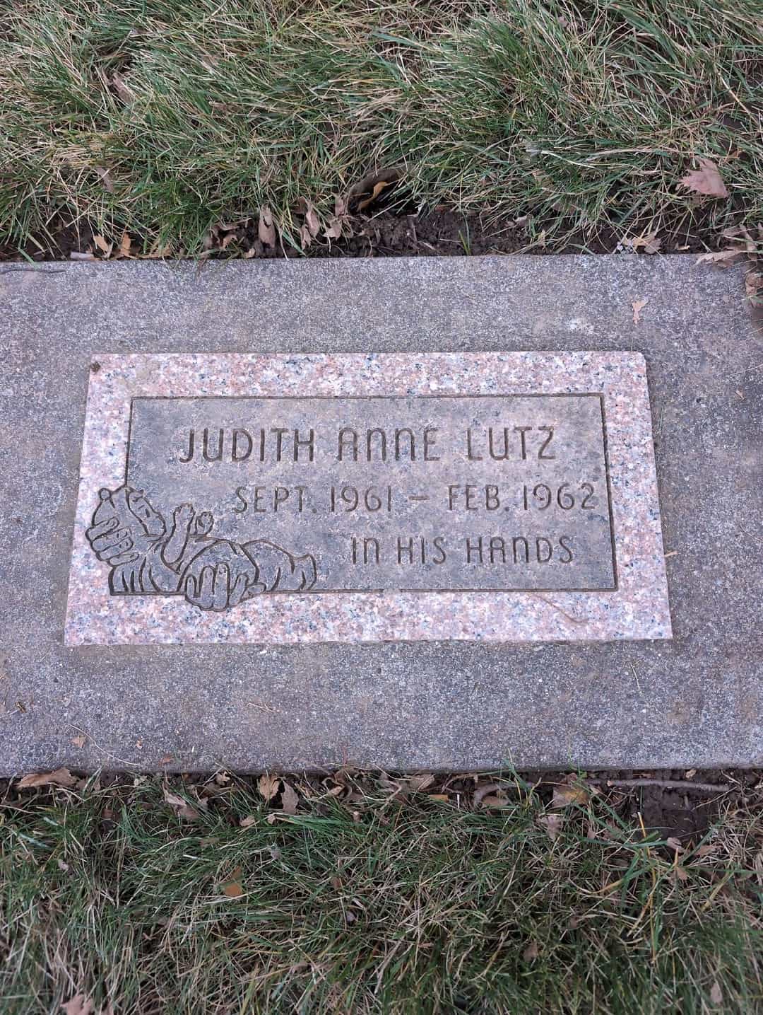 Judith Anne Lutz's grave. Photo 3