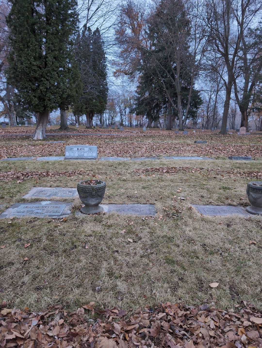 Minnie A. Oliver's grave. Photo 2