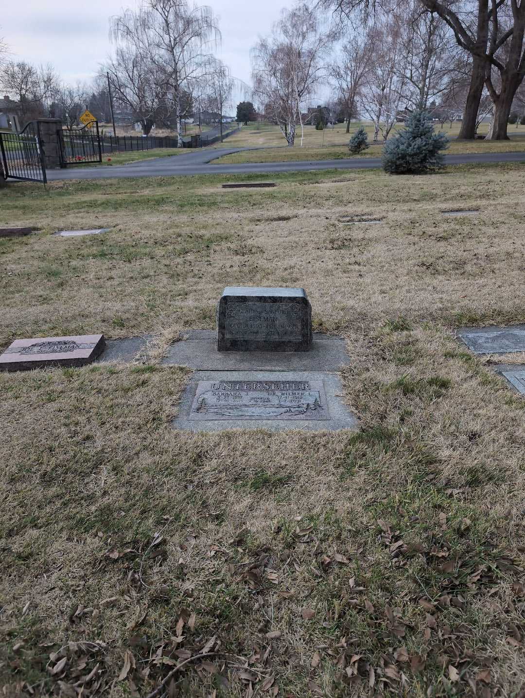 Barbara J. Unterseher's grave. Photo 3