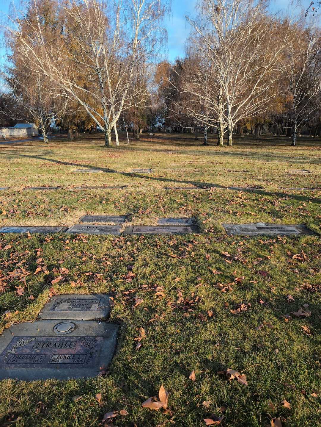 Gladys R. Eastwood Bishop's grave. Photo 2