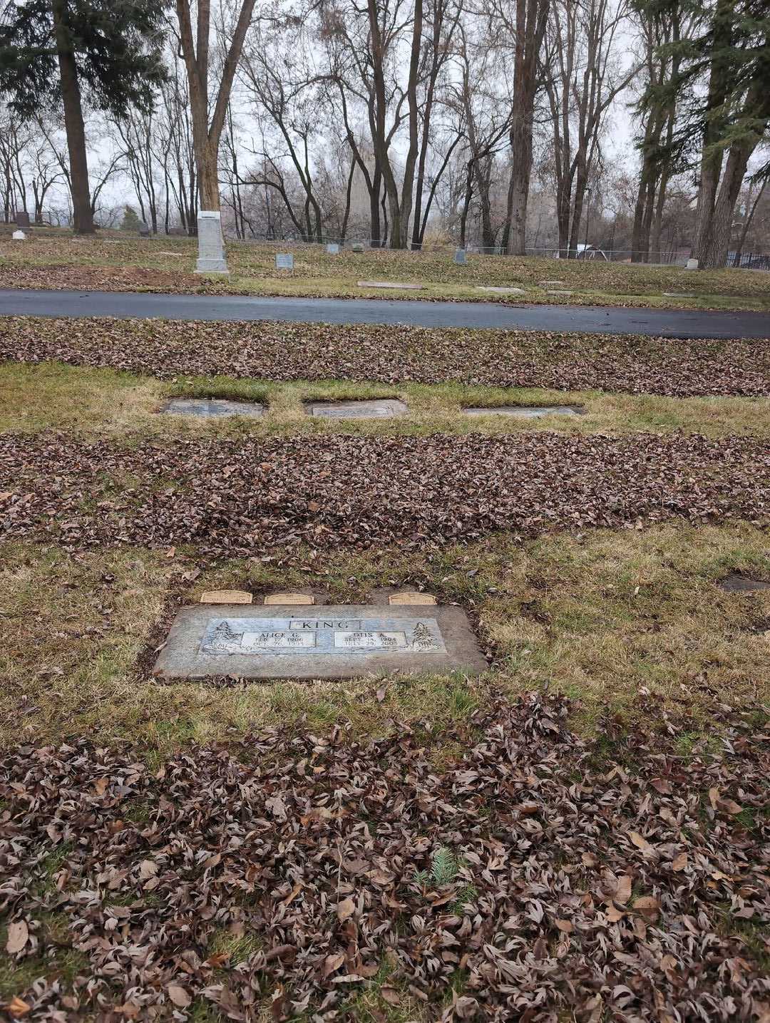 Kent King's grave. Photo 4