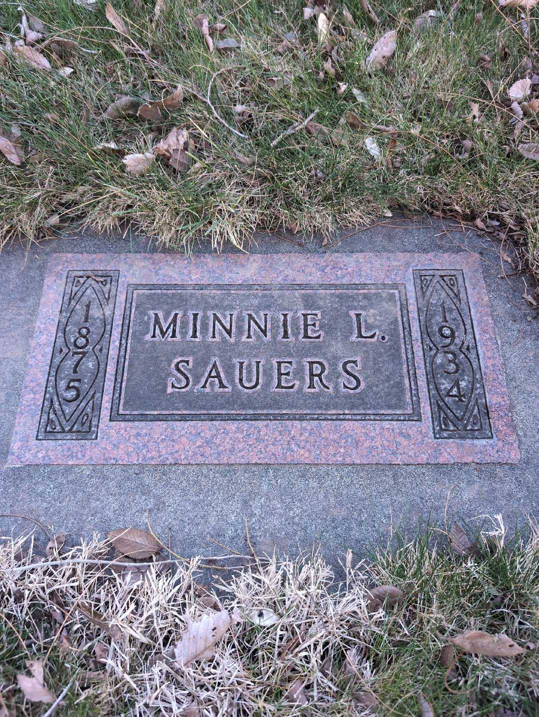 Minnie L. Sauers's grave. Photo 3